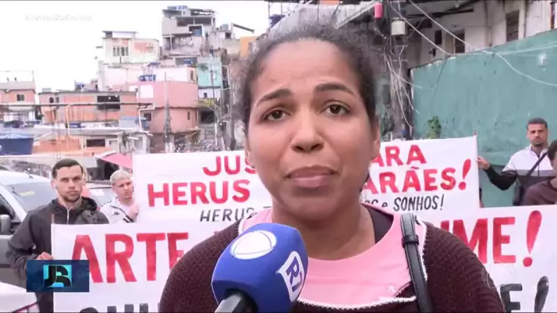 Protestos tomam o Morro Santo Amaro após morte de jovem em operação policial no Rio
