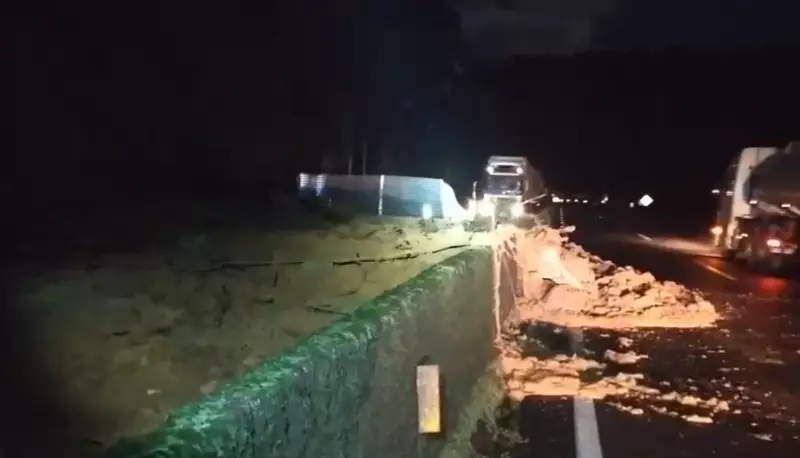 Queda de barreira interdita BR-277 no sentido litoral do Paraná: veja desvios e previsão de liberação