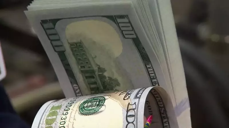 Queda do IOF impulsiona mercado: dólar recua e especialistas analisam impacto