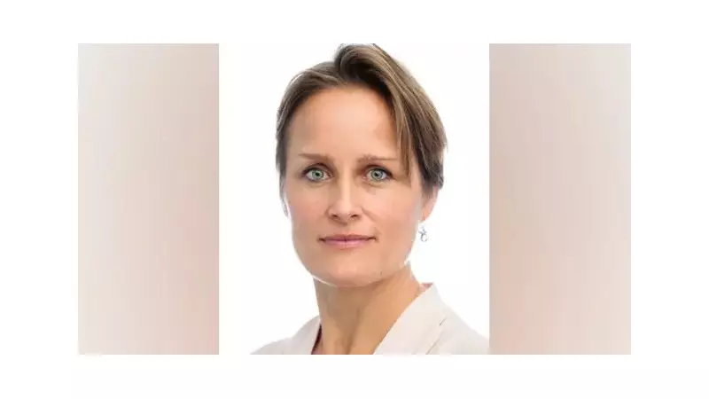 Quem é a primeira mulher a comandar o serviço secreto britânico? Conheça sua trajetória