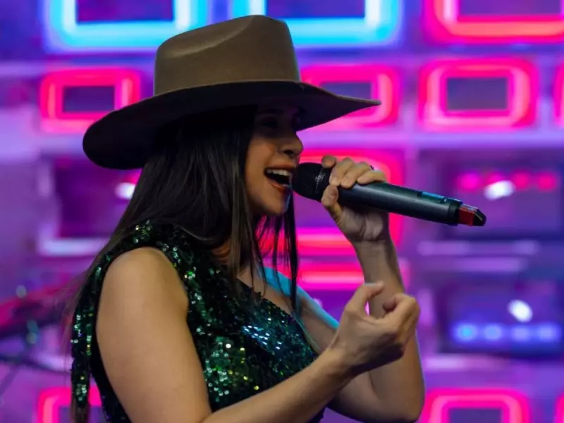 Quem é Débora Amorim? Cantora sertaneja é atacada em Santa Catarina