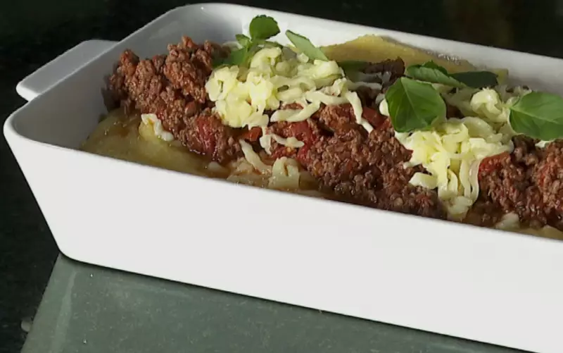 Ragu de carne moída com polenta: receita fácil e barata para impressionar no jantar