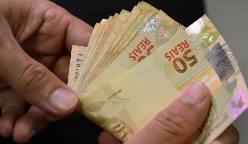 Receita Federal bate recorde e libera maior lote de restituição do Imposto de Renda da história