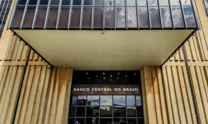 Relatório do BC prevê crescimento de 2,1% do PIB e queda da inflação em 2025: o que esperar?