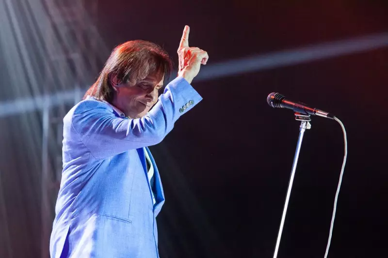 Roberto Carlos emociona fãs em show imperdível na Festa Junina de Votorantim