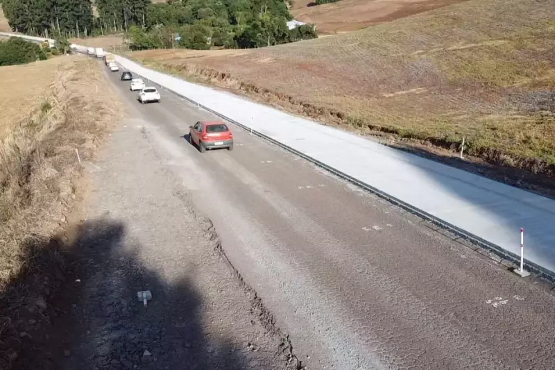Rodovia SC-305 avança com 40% de execução e 12 km de concreto: veja detalhes