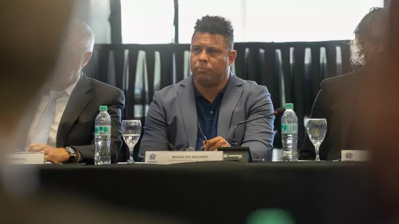 Ronaldo Fenômeno se oferece para investir no Corinthians: 'Arrumo o dinheiro'
