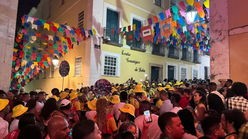 Samba Junino arrasta multidão e anima o São João de Salvador em grande estilo