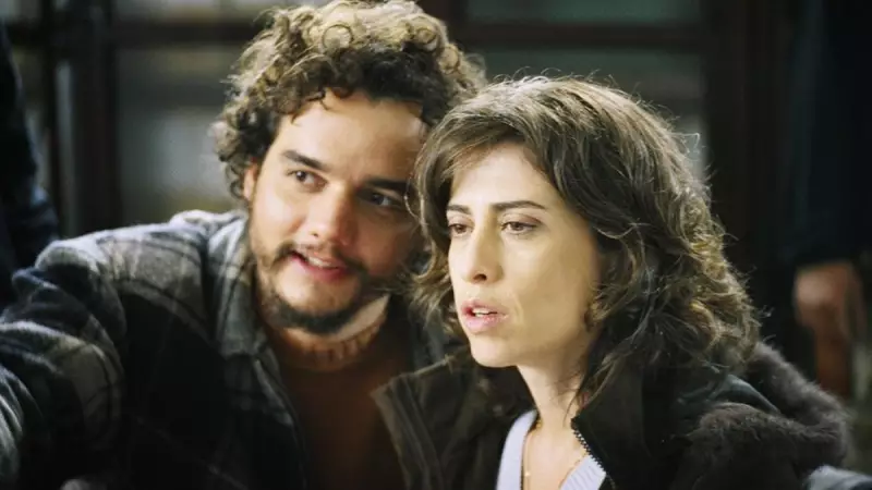 Saneamento básico vira febre internacional após prêmios de Wagner Moura e Fernanda Torres, revela diretor