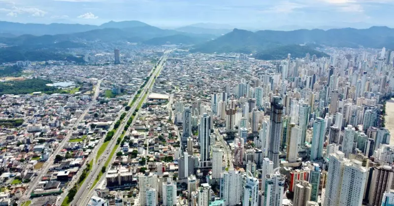 Santa Catarina lidera valorização imobiliária com boom de apartamentos compactos