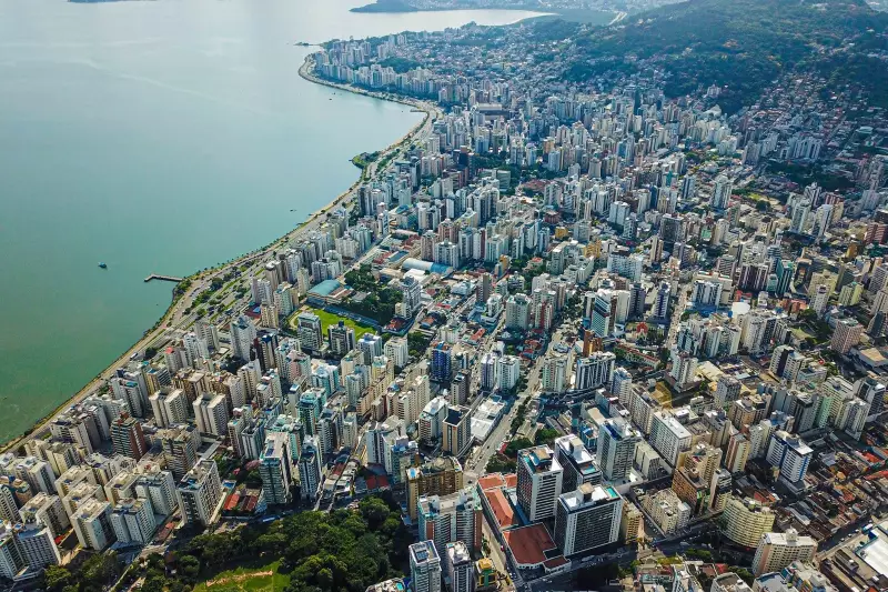 Santa Catarina se consolida como principal destino de migrantes no Brasil em 2025