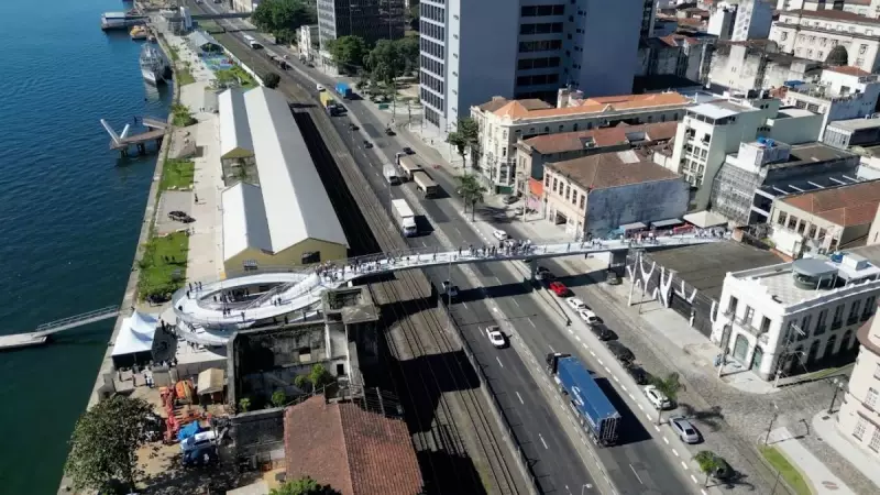 Santos inaugura passarela de R$ 60 milhões que liga centro ao Parque Valongo e ao Porto
