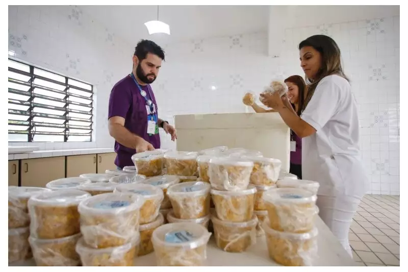 São João Solidário: Natal distribui refeições juninas para quem mais precisa