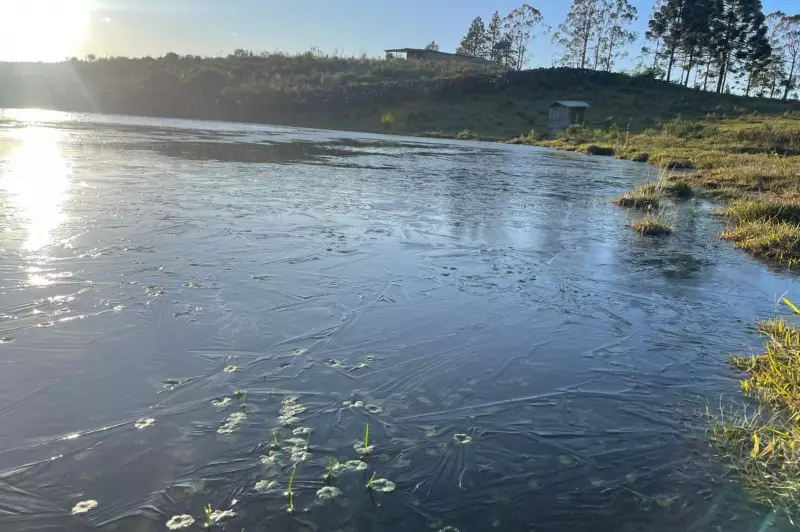 São José dos Ausentes registra -4,9°C e lago congela no dia mais frio do ano