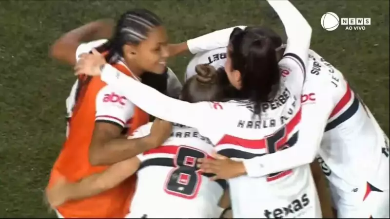 São Paulo vira nos acréscimos e derrota o Corinthians em clássico emocionante no Paulistão Feminino
