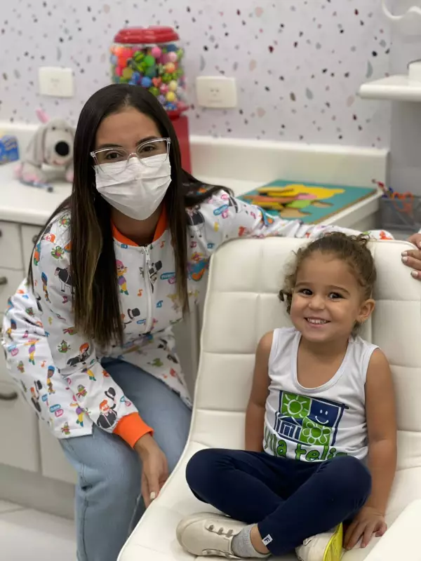 Saúde bucal infantil: cuidados desde o primeiro dentinho em clínica de Santos