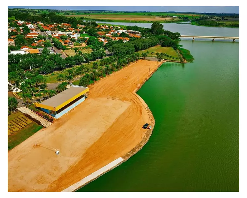 Secretário de Turismo de SP visita Sabino e aborda crise das algas no Rio Tietê