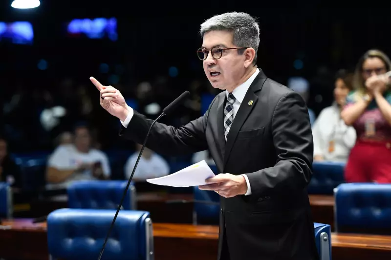 Senador anuncia MP para barrar aumento na conta de luz de R$ 19,7 bilhões aprovado pelo Congresso