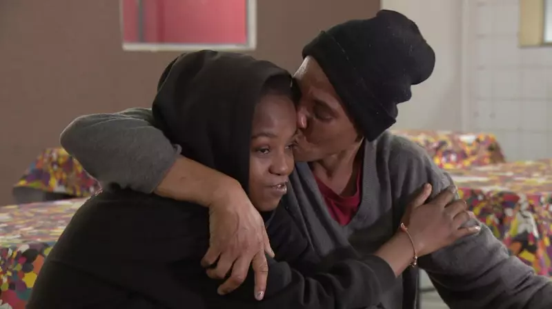 Separadas por 20 anos, mãe e filha se reencontram por acaso nas ruas de Campinas