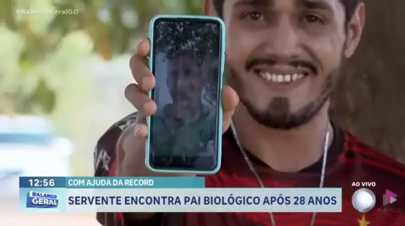 Servente encontra pai biológico após 28 anos com ajuda da Record TV - História emocionante de reencontro