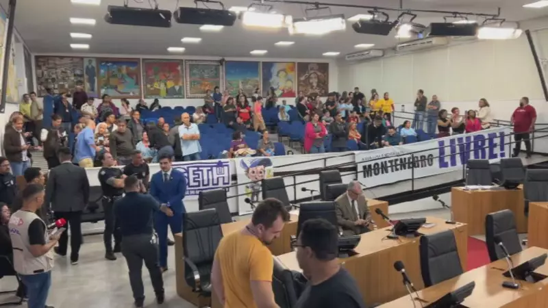 Sessão da Câmara de Rio Preto é interrompida por protestos e confusão generalizada