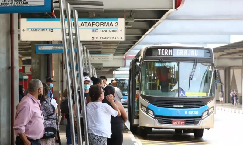 Setor de serviços cresce 0,2% em abril com destaque para transporte e turismo