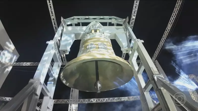 Sino gigante é inaugurado em Goiás e emociona fiéis católicos