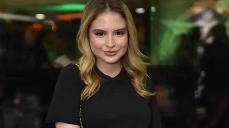 Sophia Valverde, a estrela de 'Poliana' do SBT, anuncia noivado após apenas 3 meses de namoro!