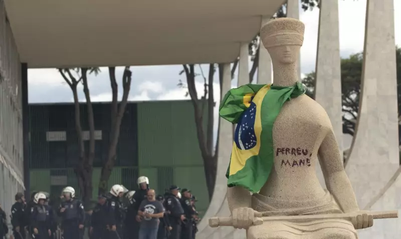 STF nega recurso de mulher que pichou estátua em ato golpista de 8 de janeiro