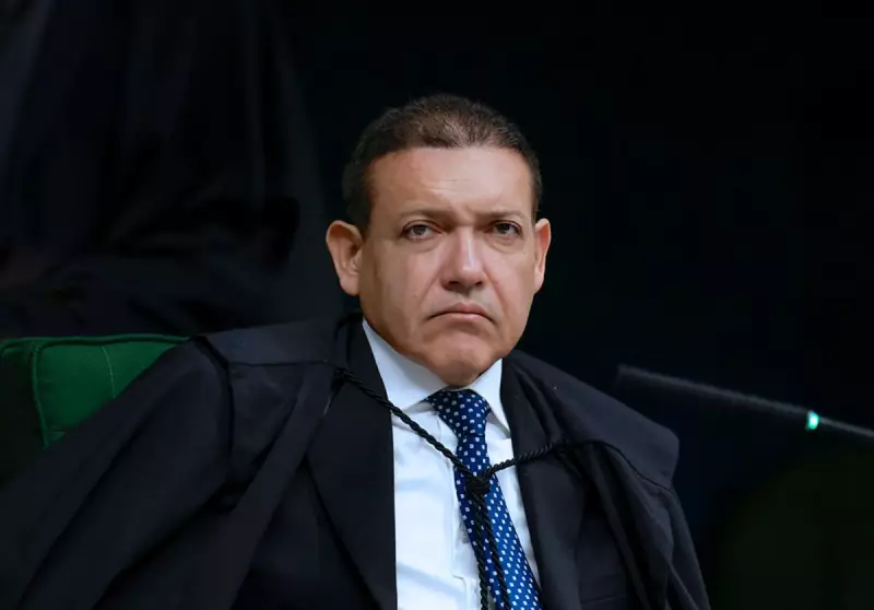 STF: Nunes Marques pede vista e Barroso deve suspender julgamento sobre redes sociais