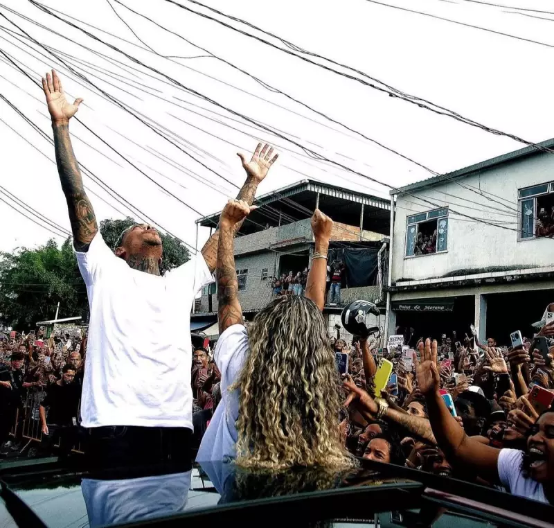 Takta é solto e recebido por fãs em clima de festa na Bahia