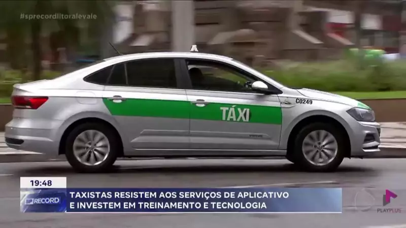 Taxistas no litoral de SP resistem a apps e investem em treinamento e tecnologia