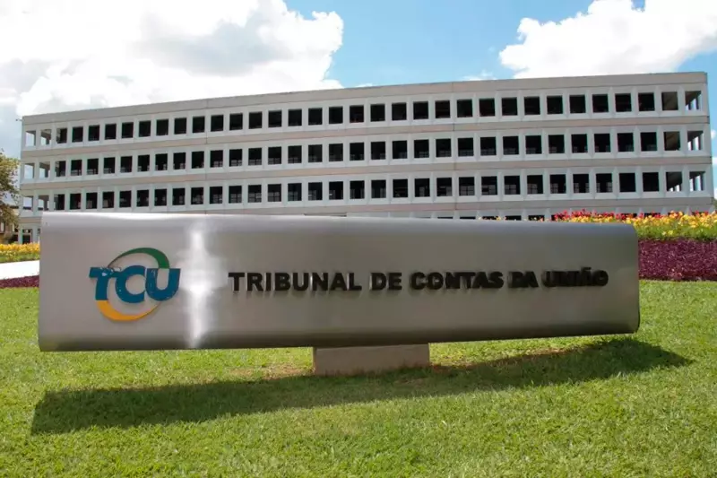 TCU aprova contas de Lula em 2024, mas alerta para riscos em emendas, BPC e desonerações