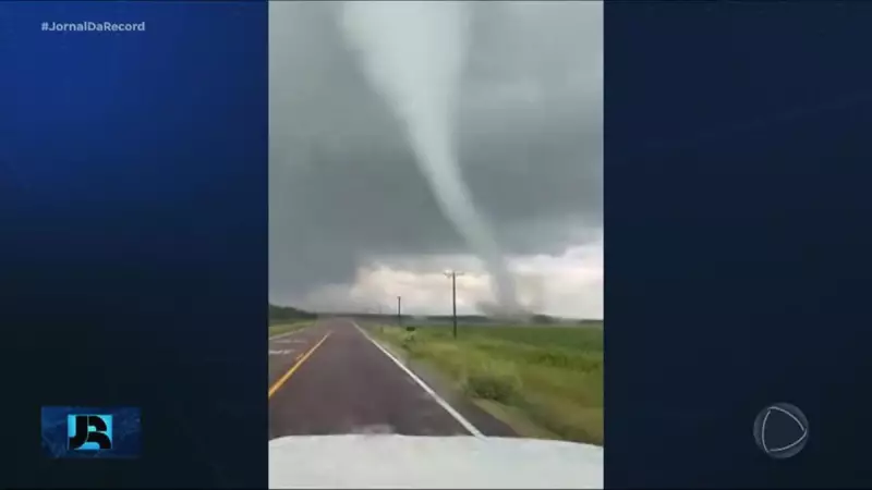 Tempestade violenta atinge o norte dos EUA com ventos acima de 100 km/h