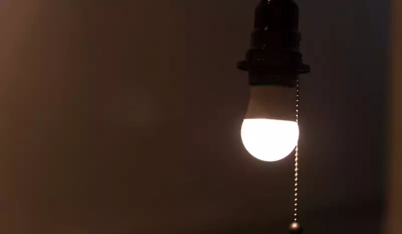 Temporal em Florianópolis derruba galhos e deixa 12 mil casas sem energia