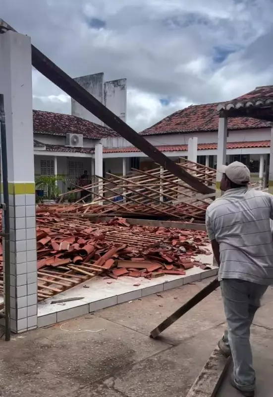 Teto de escola municipal desaba após reforma em Bonito: entenda o caso