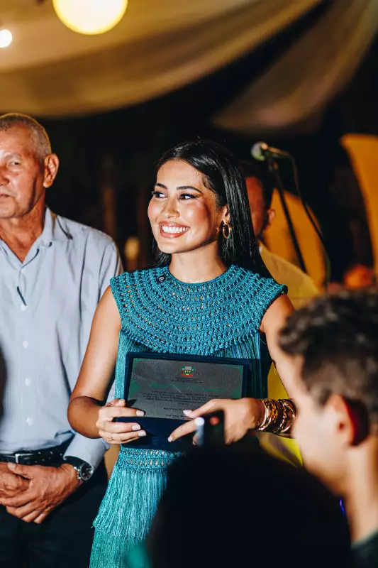 Thaynara OG é nomeada embaixadora dos Lençóis Maranhenses em grande festa no São João da Thay 2025