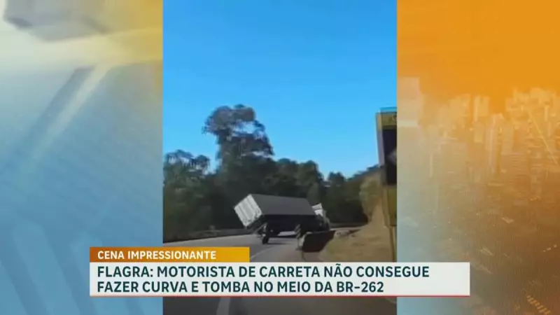 Tombamento de carreta é flagrado por motociclistas e causa acidente na Grande BH