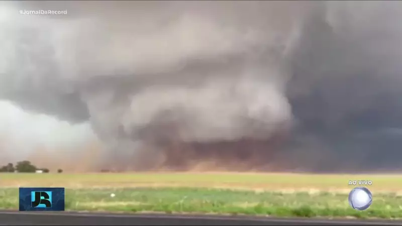 Tornados devastam Arkansas e Texas: cenas de destruição e alertas para a população