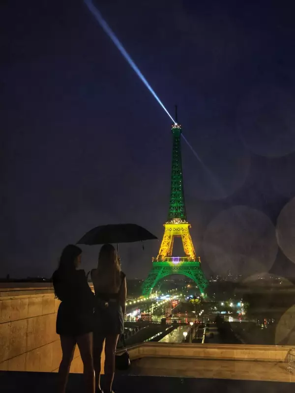 Torre Eiffel se veste com as cores do Brasil: veja fotos deslumbrantes!
