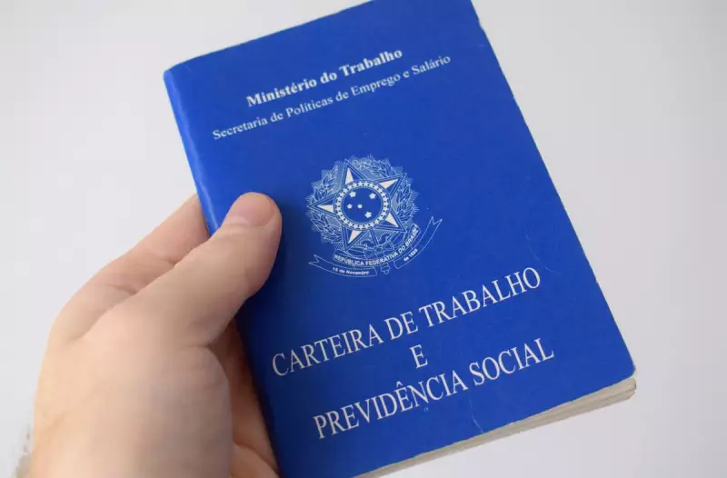 Trabalhar sem carteira assinada pode cancelar sua aposentadoria? Entenda os riscos!