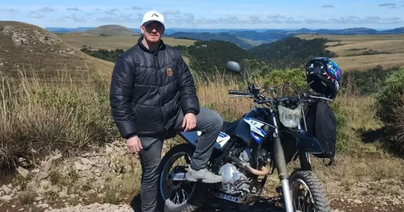 Tragédia em Blumenau: Jovem mecânico morre após acidente com moto no meio-fio