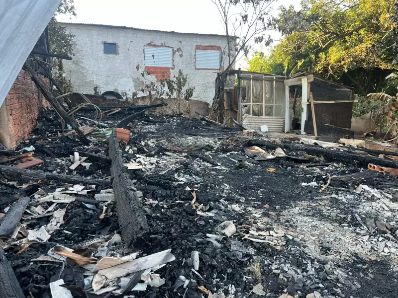 Tragédia em Botucatu: Incêndio destrói casa de madeira e deixa um morto