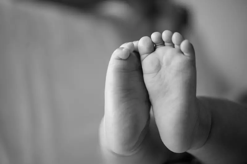 Tragédia em família: bebê morre após vomitar leite sob cuidados do pai que havia consumido cachaça
