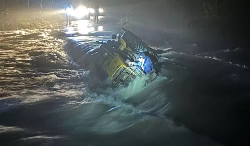 Tragédia em São Joaquim: Trator cai em rio ao tentar atravessar ponte alagada — veja o vídeo