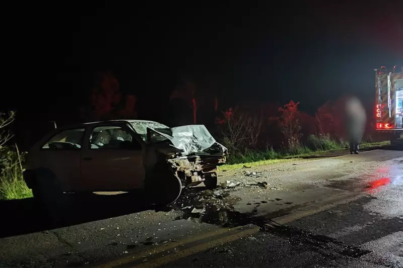 Tragédia na BR-163: Colisão entre carro e caminhão deixa motorista morto em SC