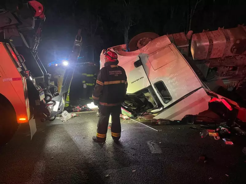 Tragédia na BR-381: Motorista morre prensado pela cabine de caminhão em Oliveira