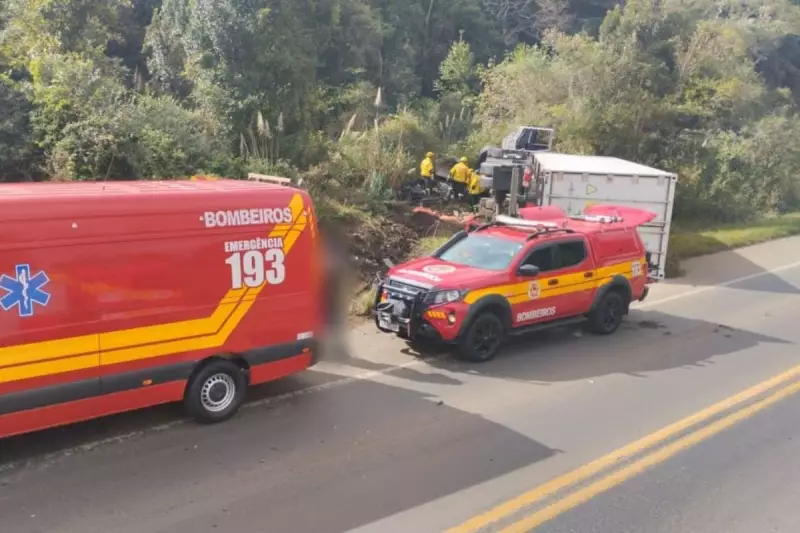 Tragédia na BR-470: Colisão entre carro e carreta mata motorista em Santa Catarina