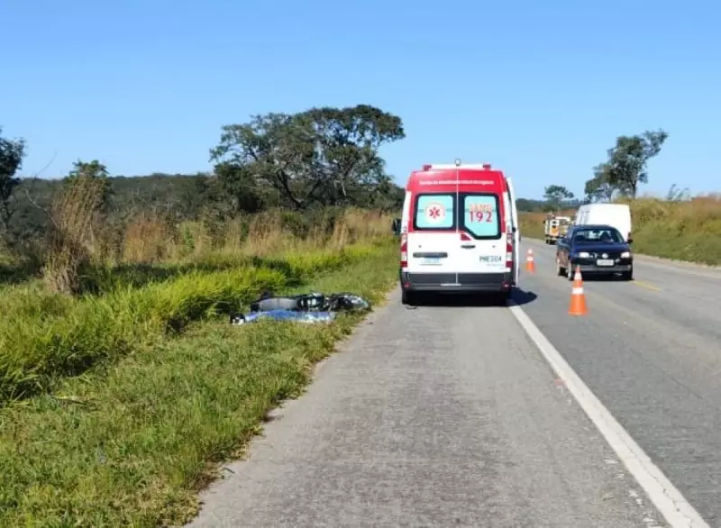 Tragédia na BR-494: Motociclista morre em colisão com caminhonete em MG