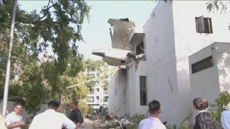 Tragédia na Índia: Avião cai 30 segundos após decolagem e deixa 241 mortos; apenas um sobrevive
